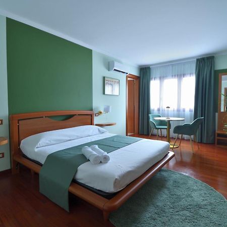 Le Cinema Bed and Breakfast Formia Exteriör bild