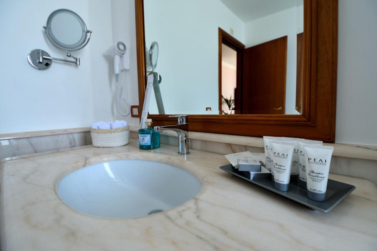 Le Cinema Bed and Breakfast Formia Exteriör bild