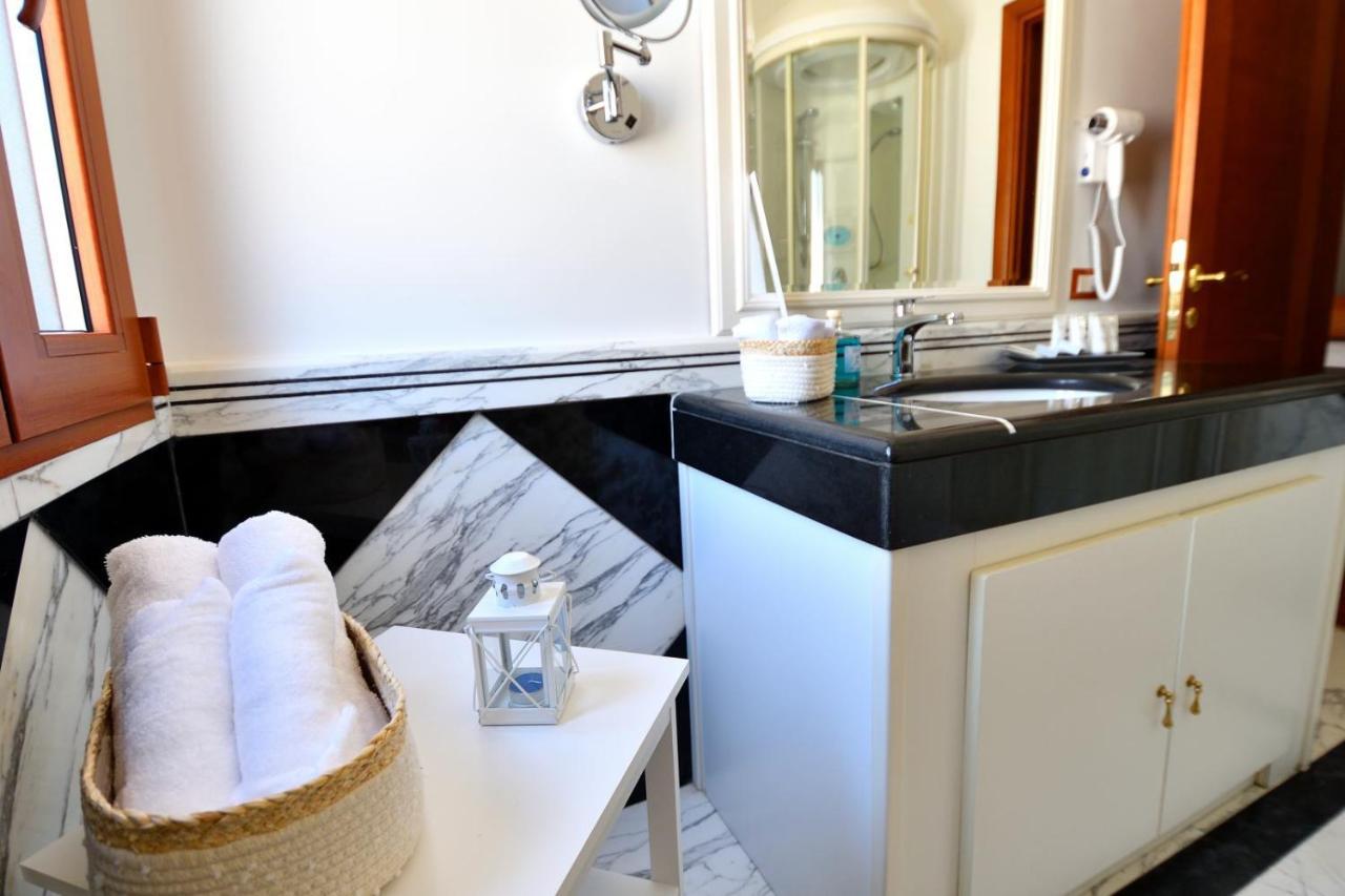 Le Cinema Bed and Breakfast Formia Exteriör bild