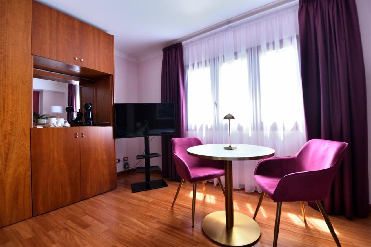 Le Cinema Bed and Breakfast Formia Exteriör bild