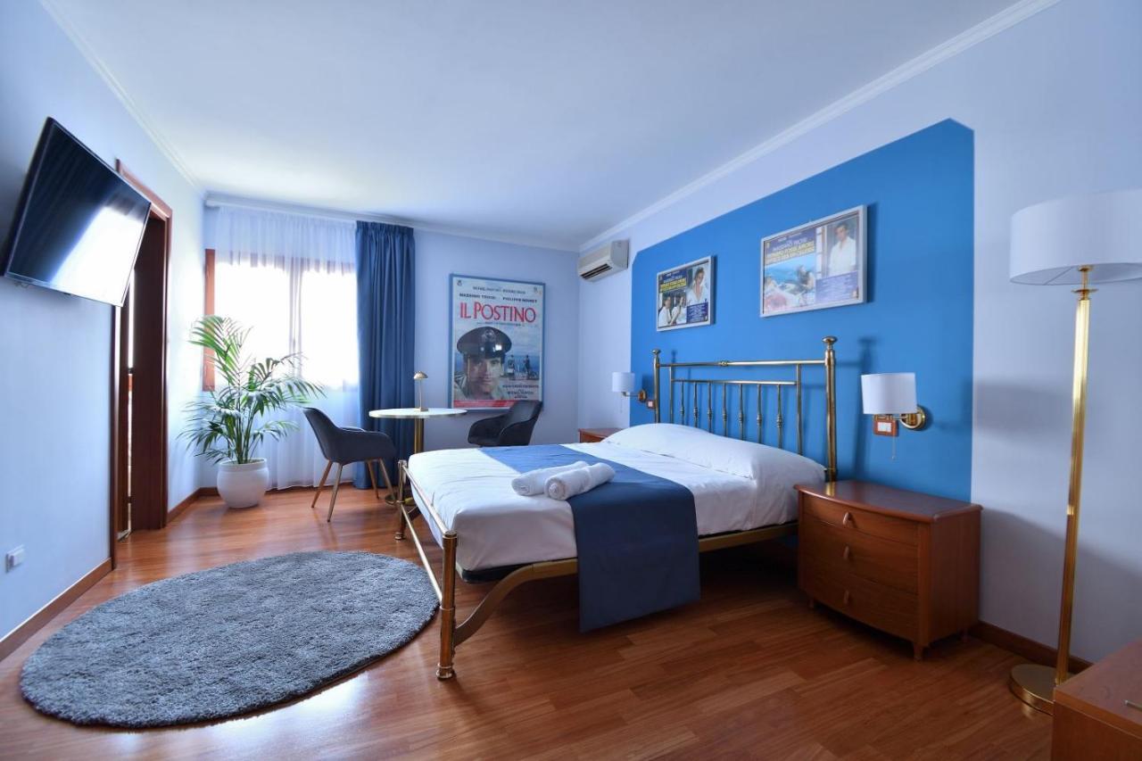 Le Cinema Bed and Breakfast Formia Exteriör bild