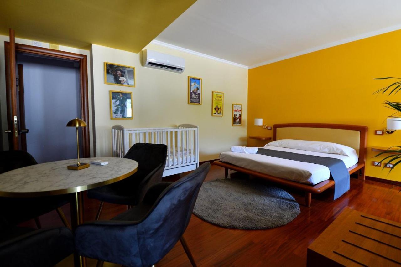 Le Cinema Bed and Breakfast Formia Exteriör bild