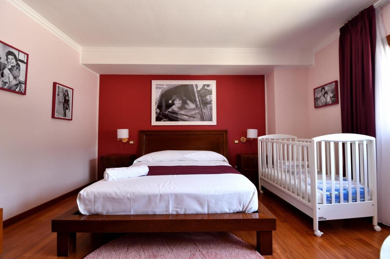 Le Cinema Bed and Breakfast Formia Exteriör bild