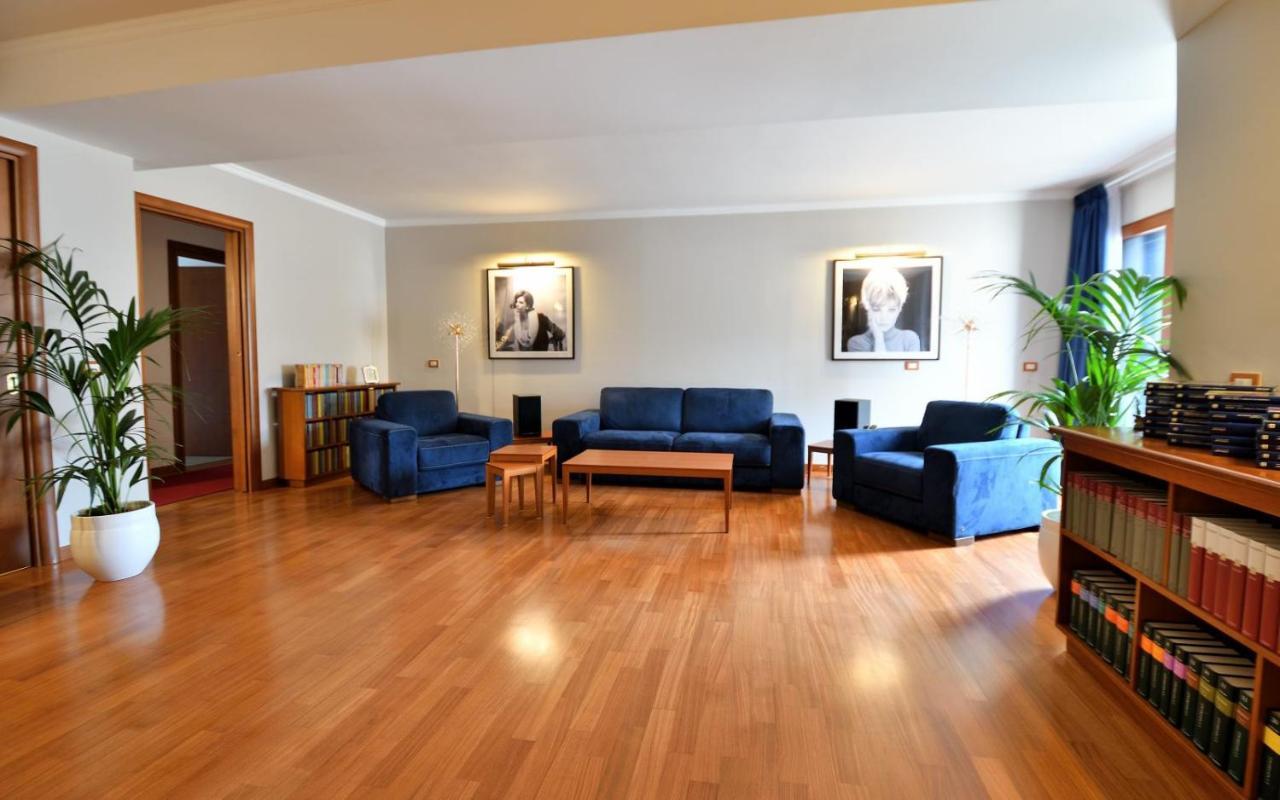 Le Cinema Bed and Breakfast Formia Exteriör bild