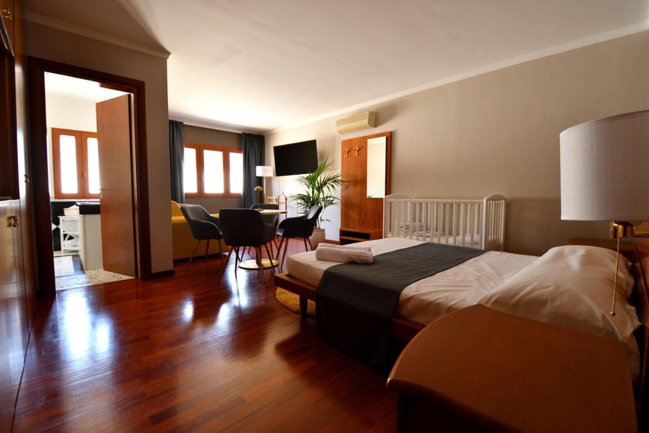 Le Cinema Bed and Breakfast Formia Exteriör bild