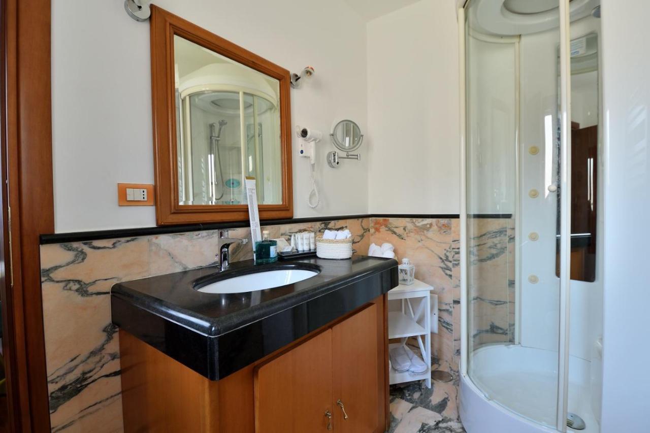 Le Cinema Bed and Breakfast Formia Exteriör bild